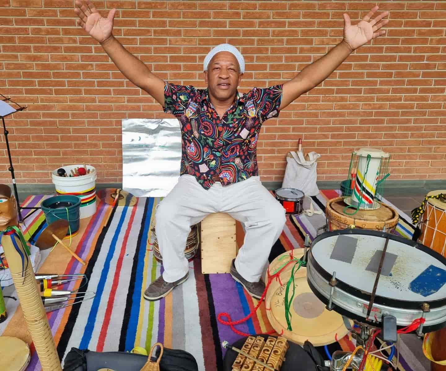 Imagem do evento Cursos para Professores: “Oficina afrocentrada de confecção de instrumentos + vivência rítmica”