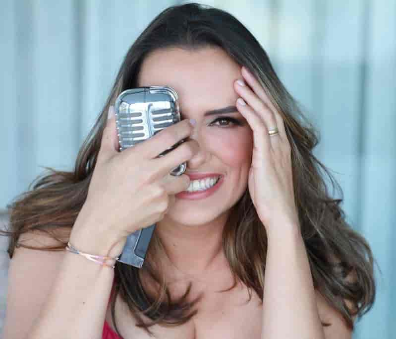 Imagem do evento Férias no Museu: Leka Oliveira – Voz e Violão