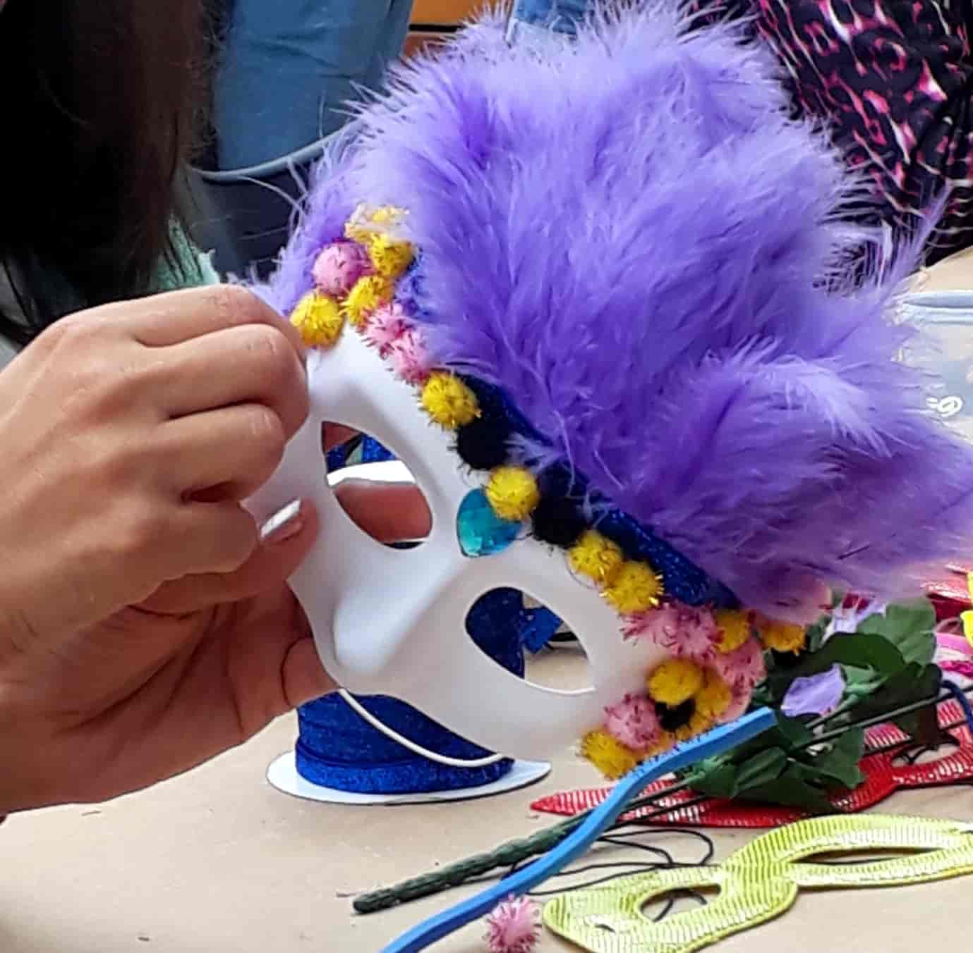 Imagem do evento Encontro com Artes - Oficina de Adereços Carnavalescos: Imagine, Crie e Caia na Folia