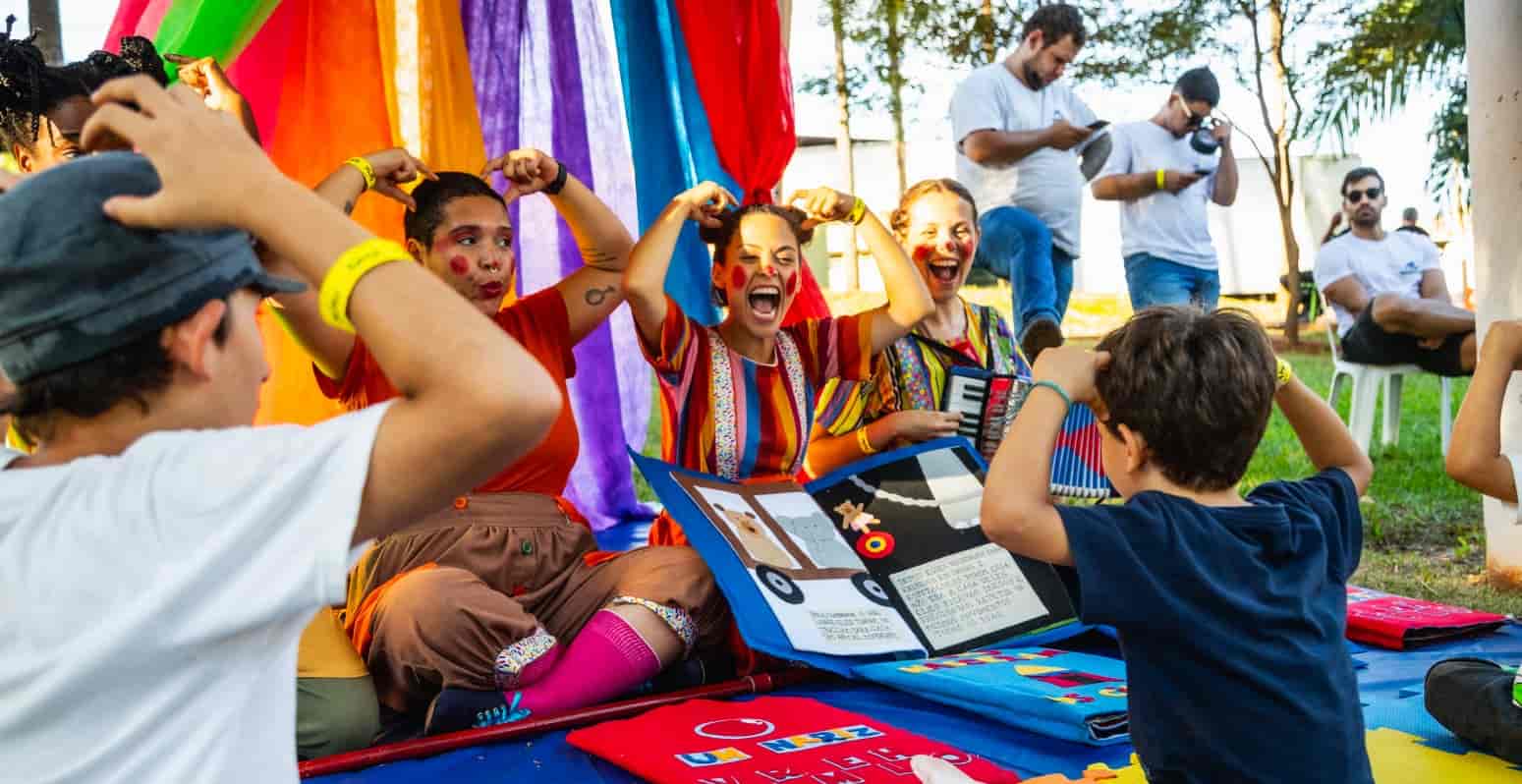 Imagem do evento CONTAÇÃO DE HISTÓRIA: BRINCANDO DE CONTAR NO CIRCO DA LUA – COM TRUPE ARLEQUINOS E COLOMBINAS