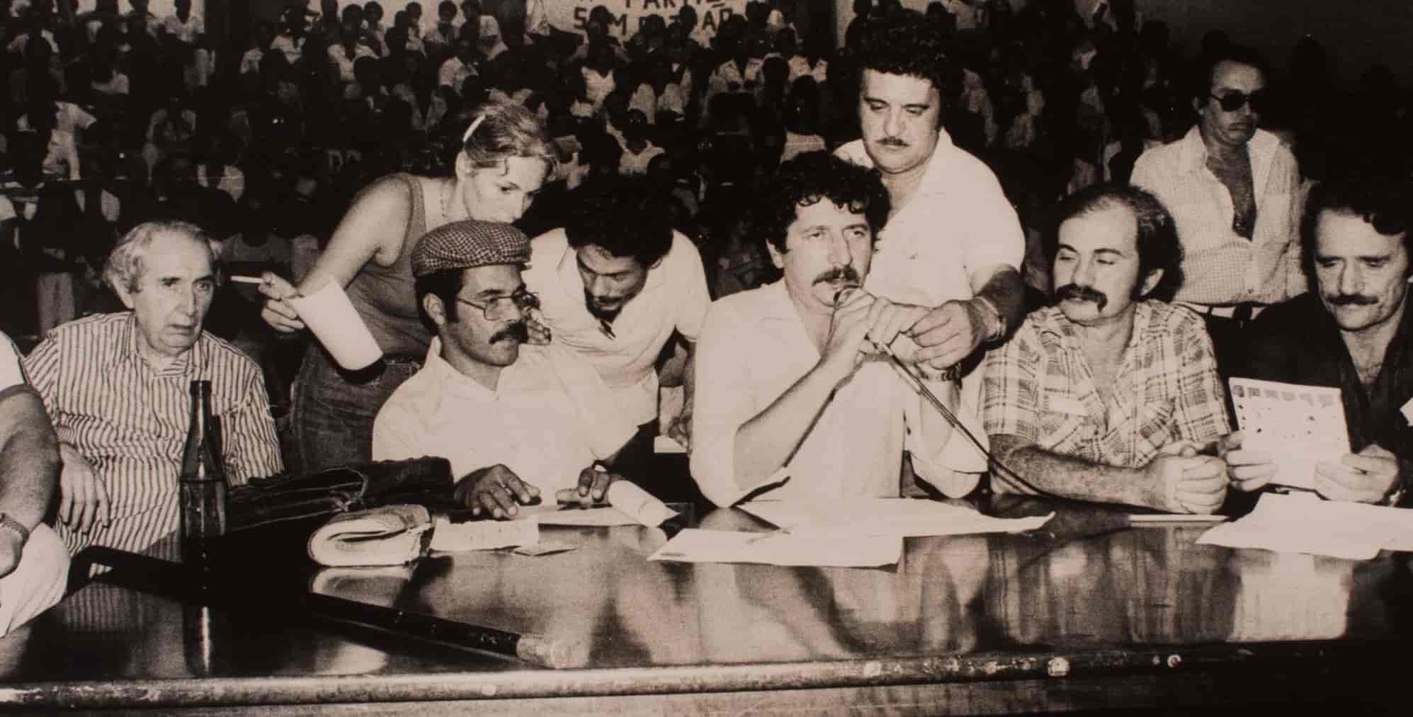 Sábados Resistentes: Democracia sob tutela