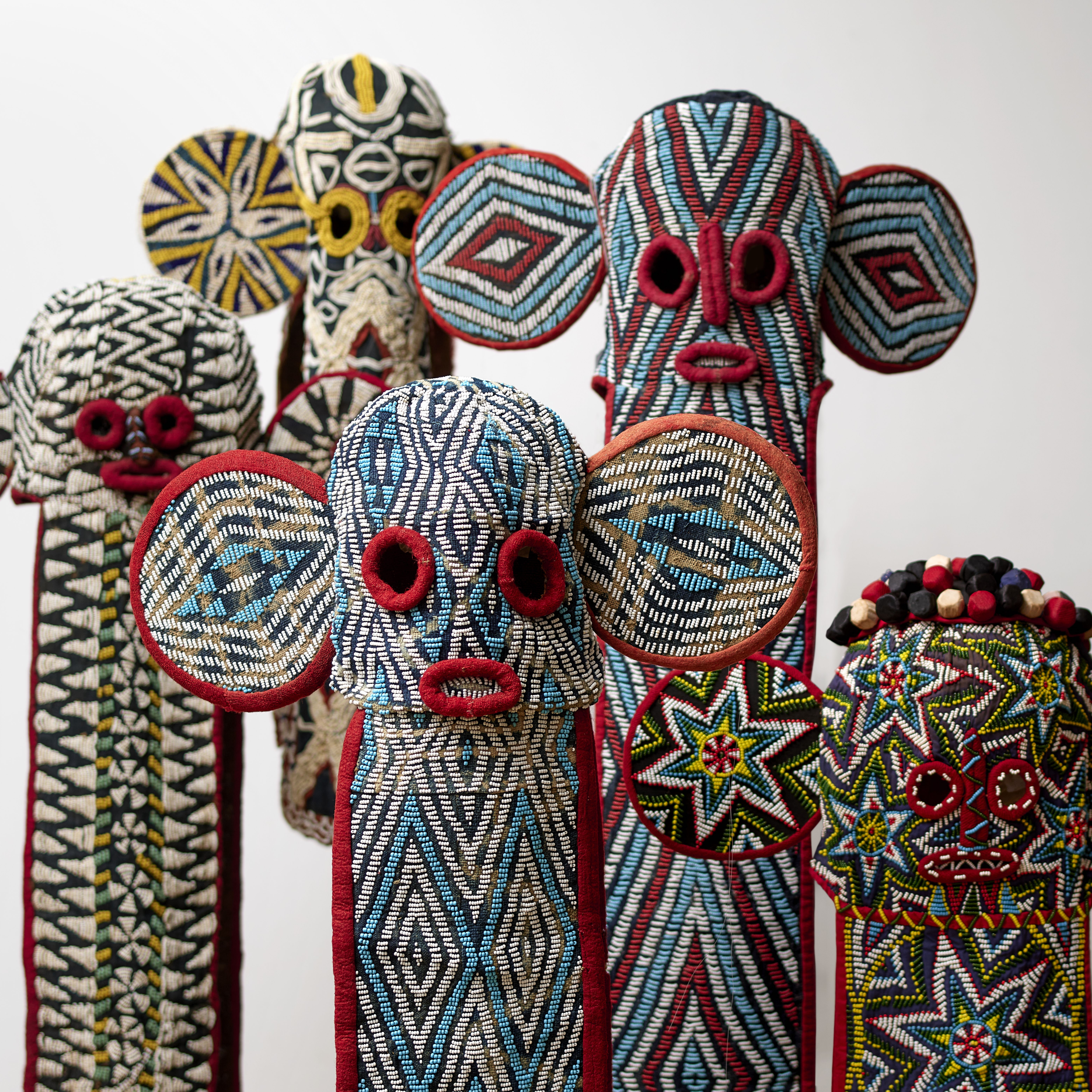 Banner do evento Entre a cabeça e a terra: arte têxtil tradicional africana