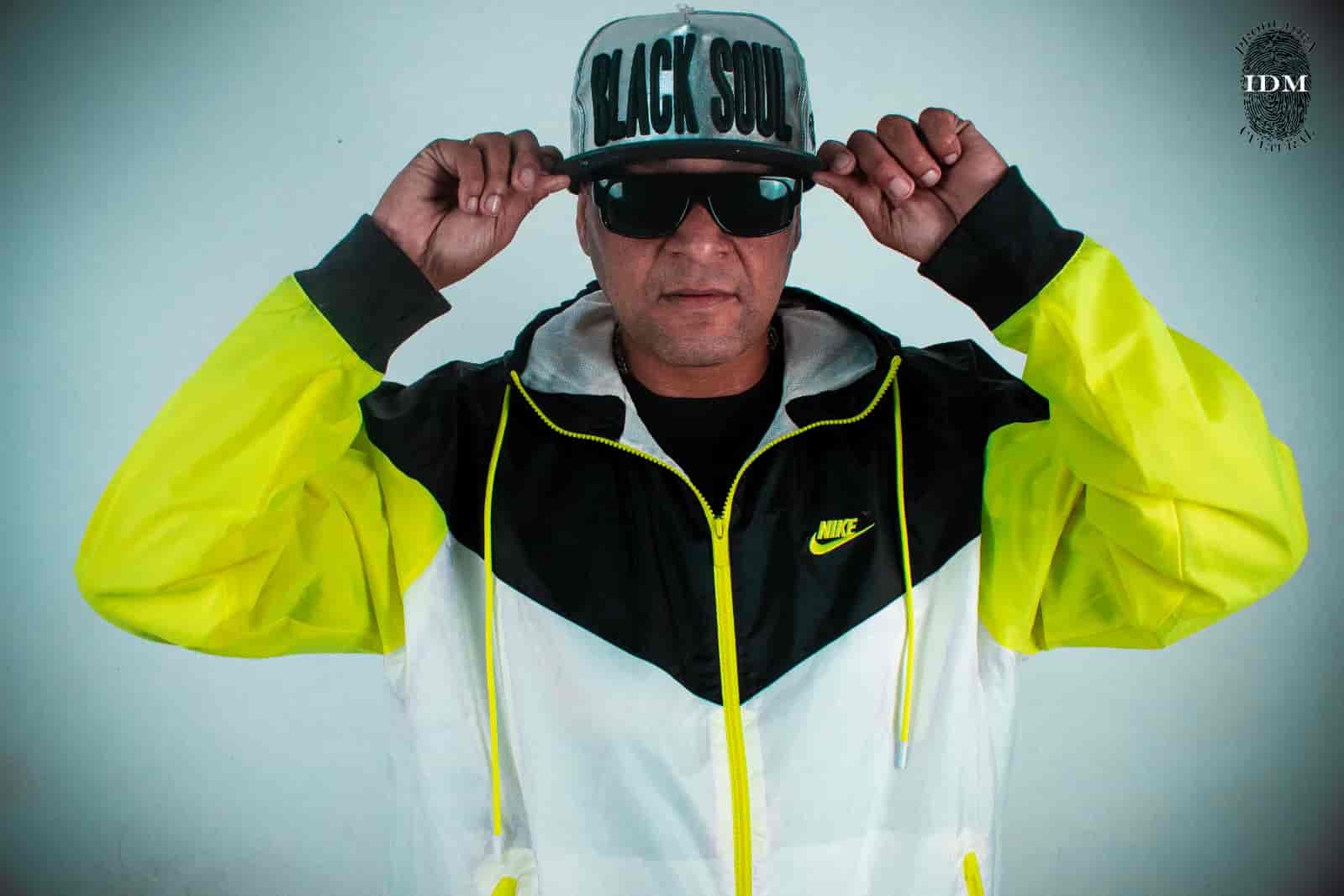 Banner do evento DISCOTECANDO COM DJ SONORA