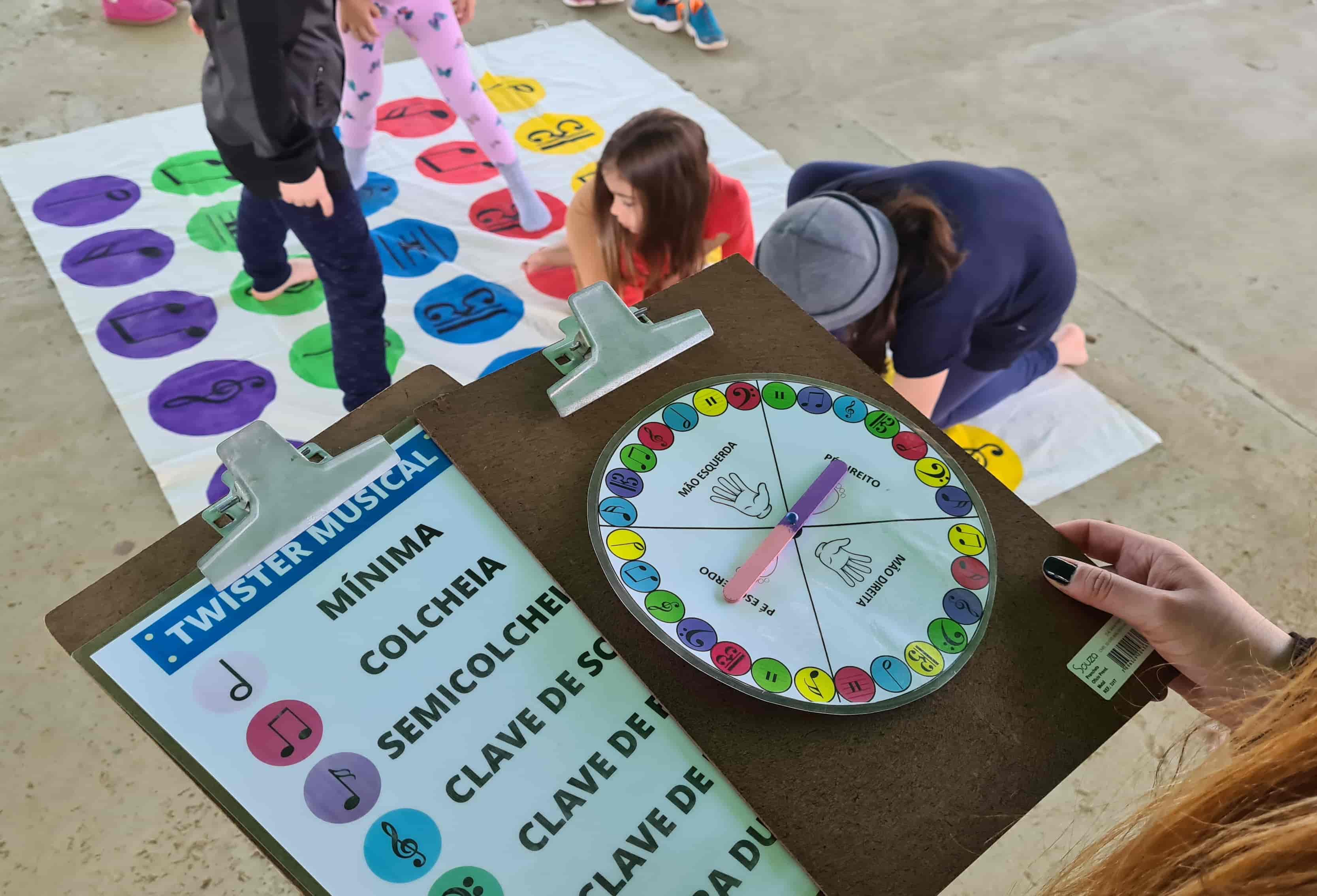 Banner do evento Férias no Museu: Twister musical