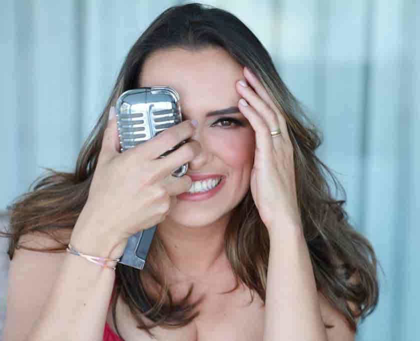 Banner do evento Domingo Musical: "Cantando o Amor", com Leka Oliveira