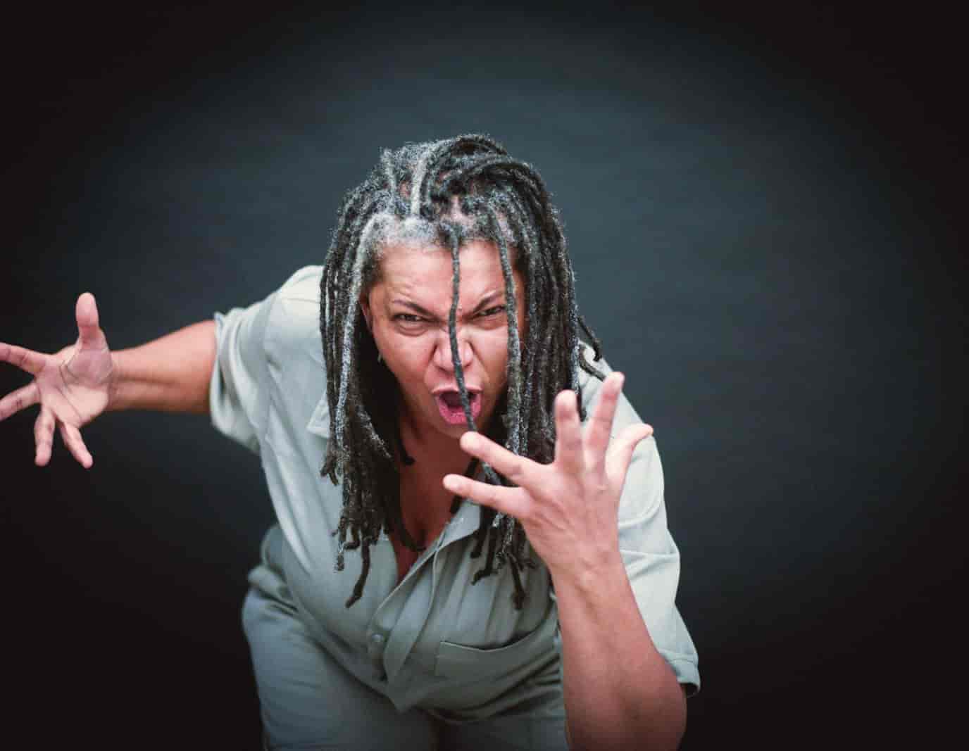 Banner do evento Peça "A (Ré)tomada da palavra ou A mulher que não se vê"