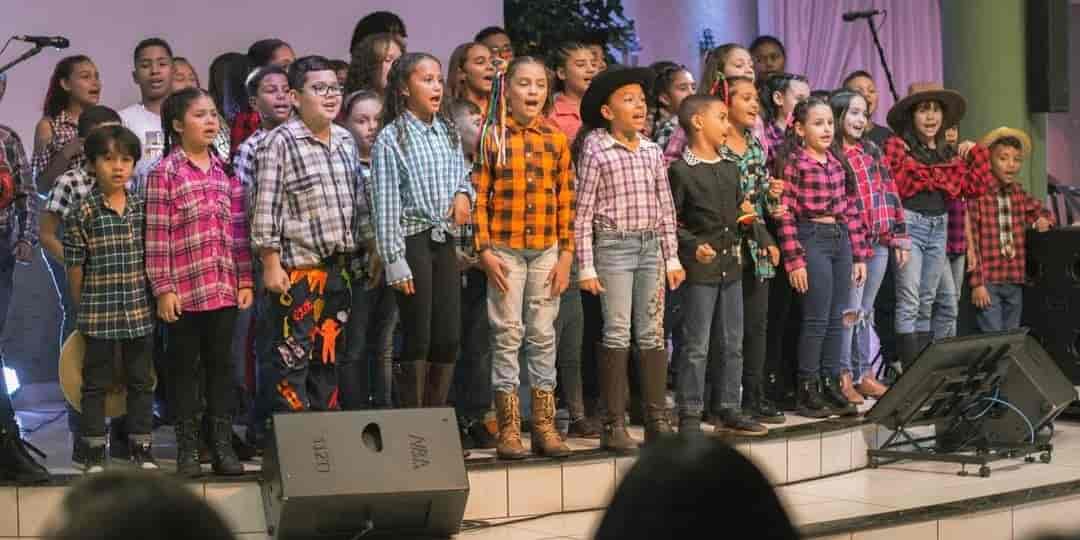 Banner do evento Apresentação do Coral da Associação "Iluminando Vidas"