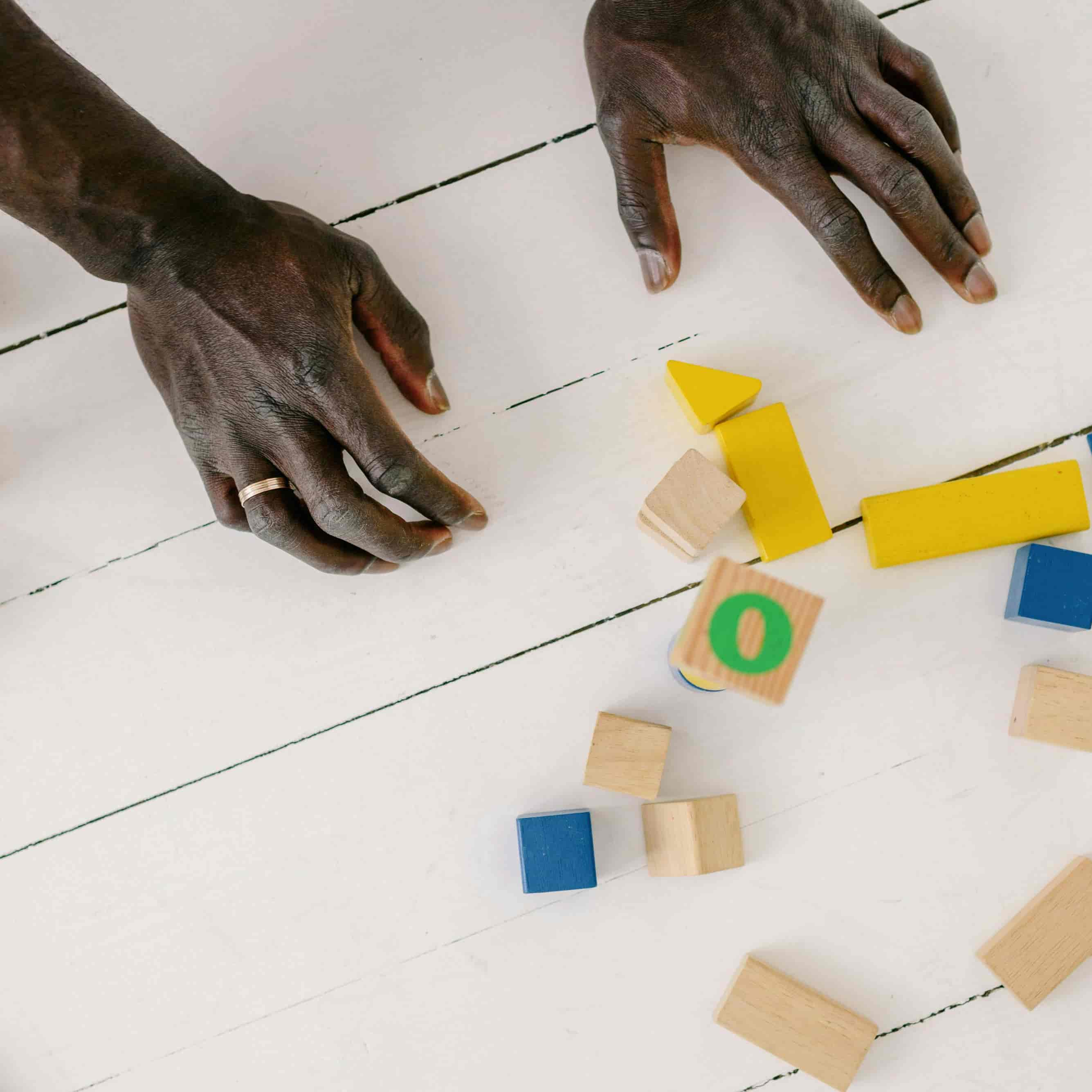 Banner do evento ATIVIDADES DE FÉRIAS | ﻿FAZENDO MEU BALANGANDÃ + FAZENDO MEU BONECO ARTICULADO