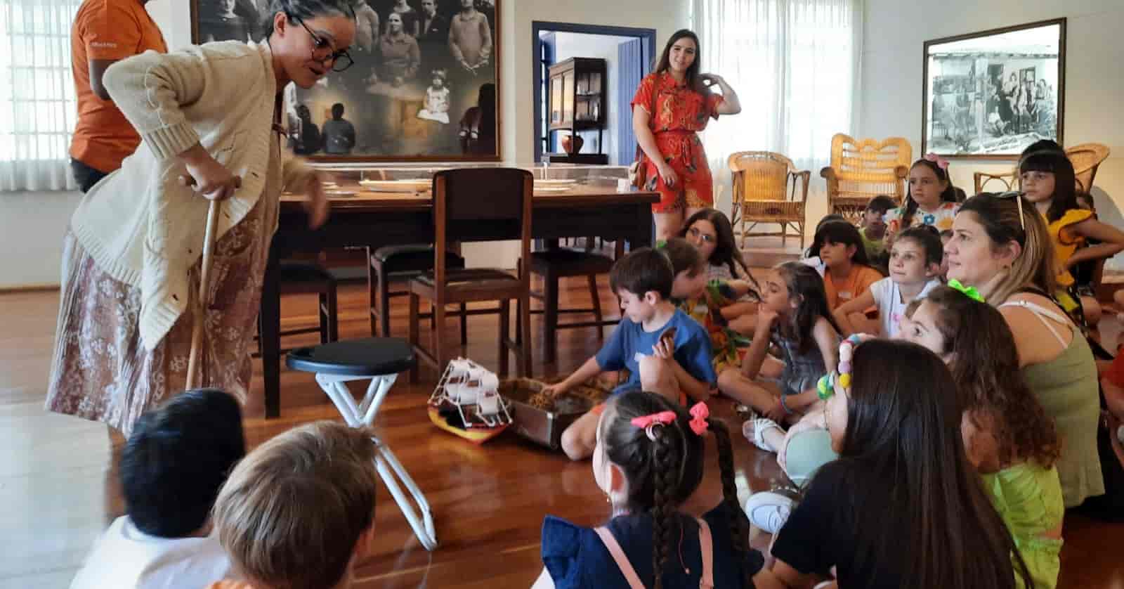 Intervenção Cênica: Vozes da Casa