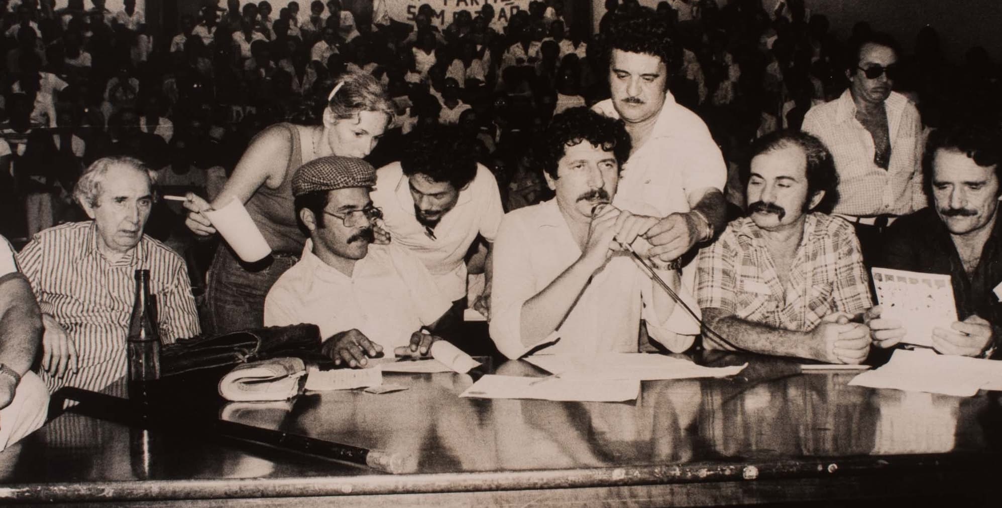 Banner do evento Sábado Resistente | Democracia, economia e desigualdade social