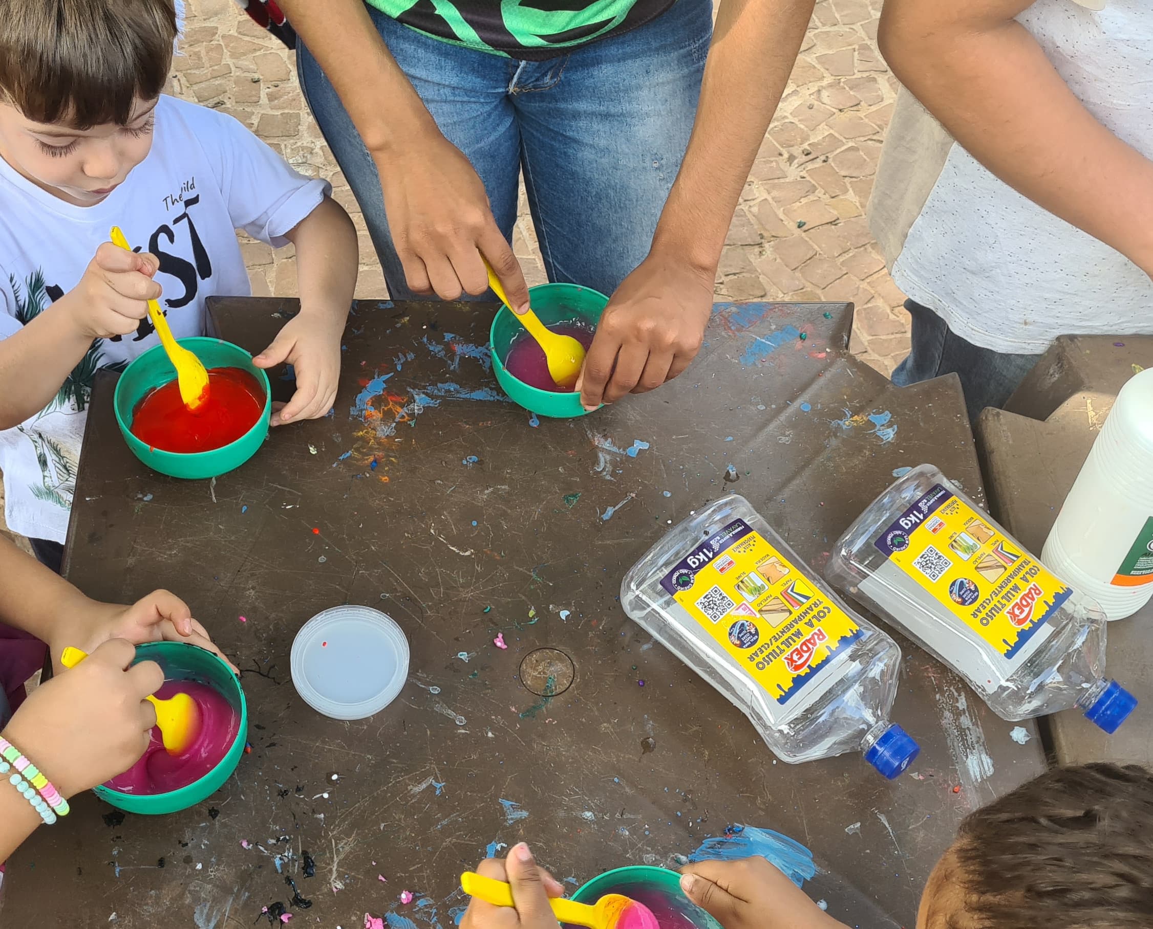 Banner do evento É Gostoso Ser Criança no Museu Casa de Portinari: Oficina de Criação com Slime
