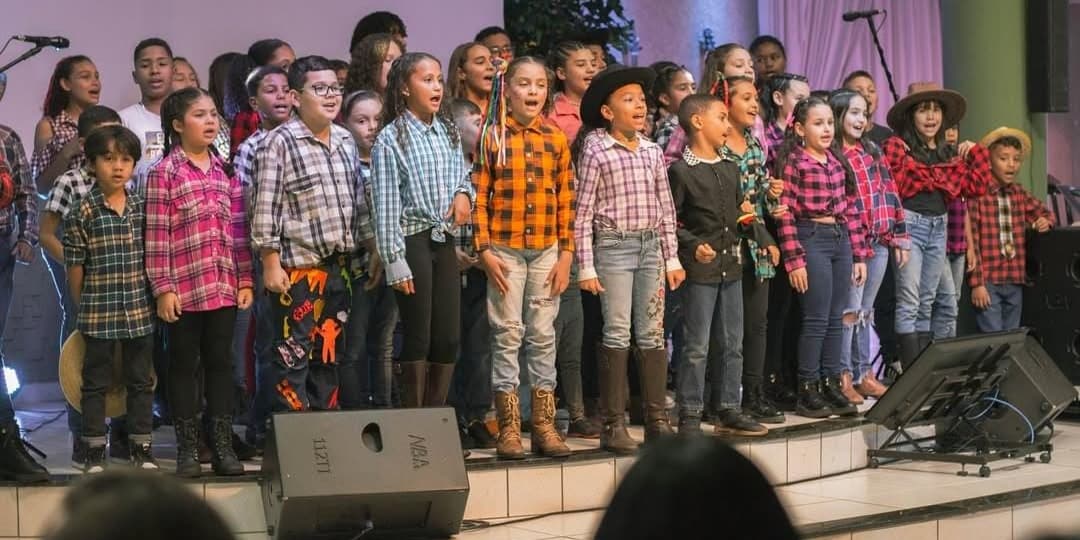 Banner do evento Apresentação do Coral da Associação "Iluminando Vidas"