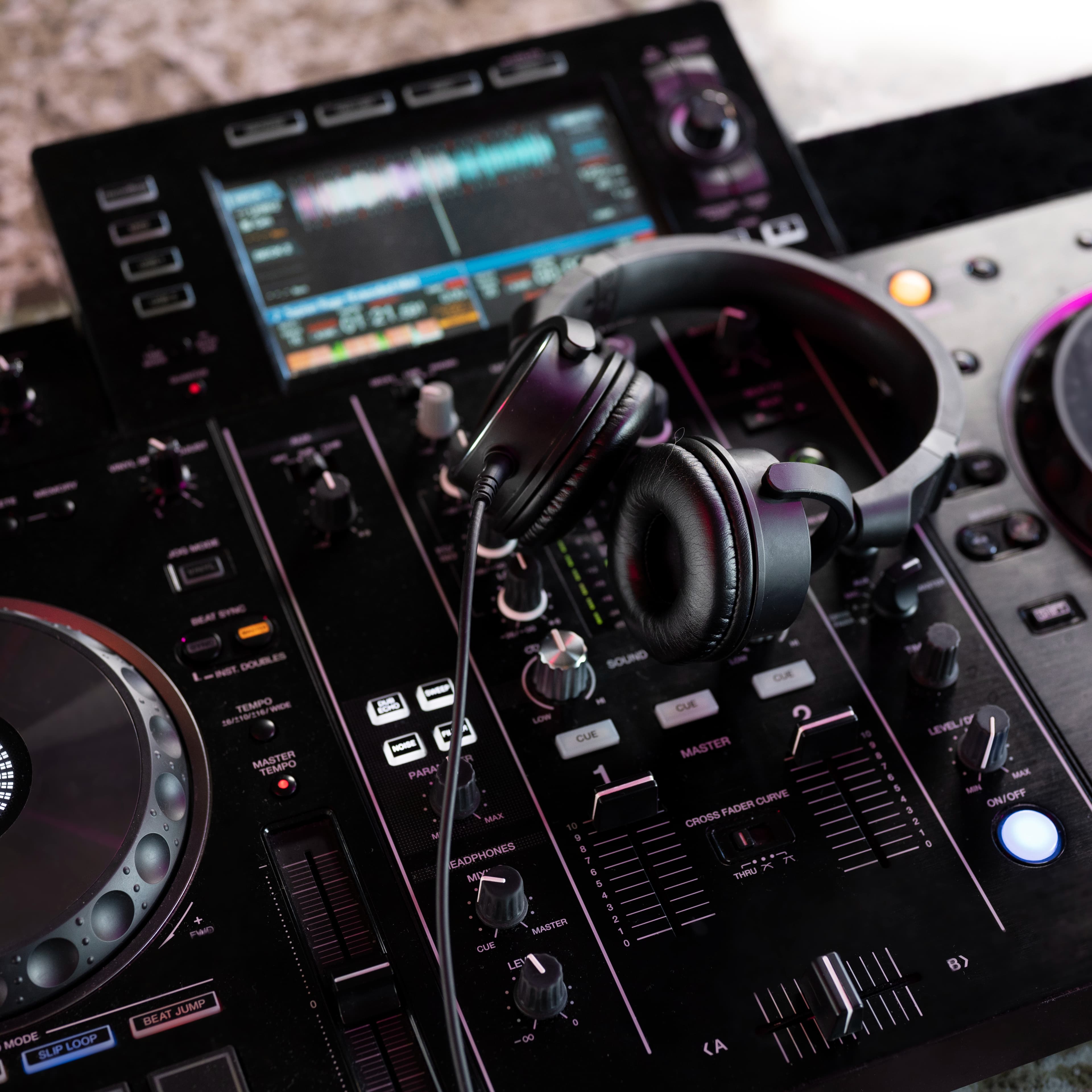 Banner do evento Introdução à discotecagem digital