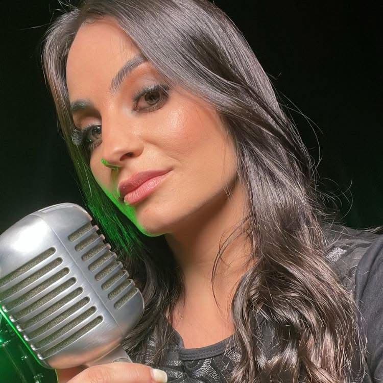 Banner do evento Domingo Musical: Folia no Museu – Maristela Oliveira