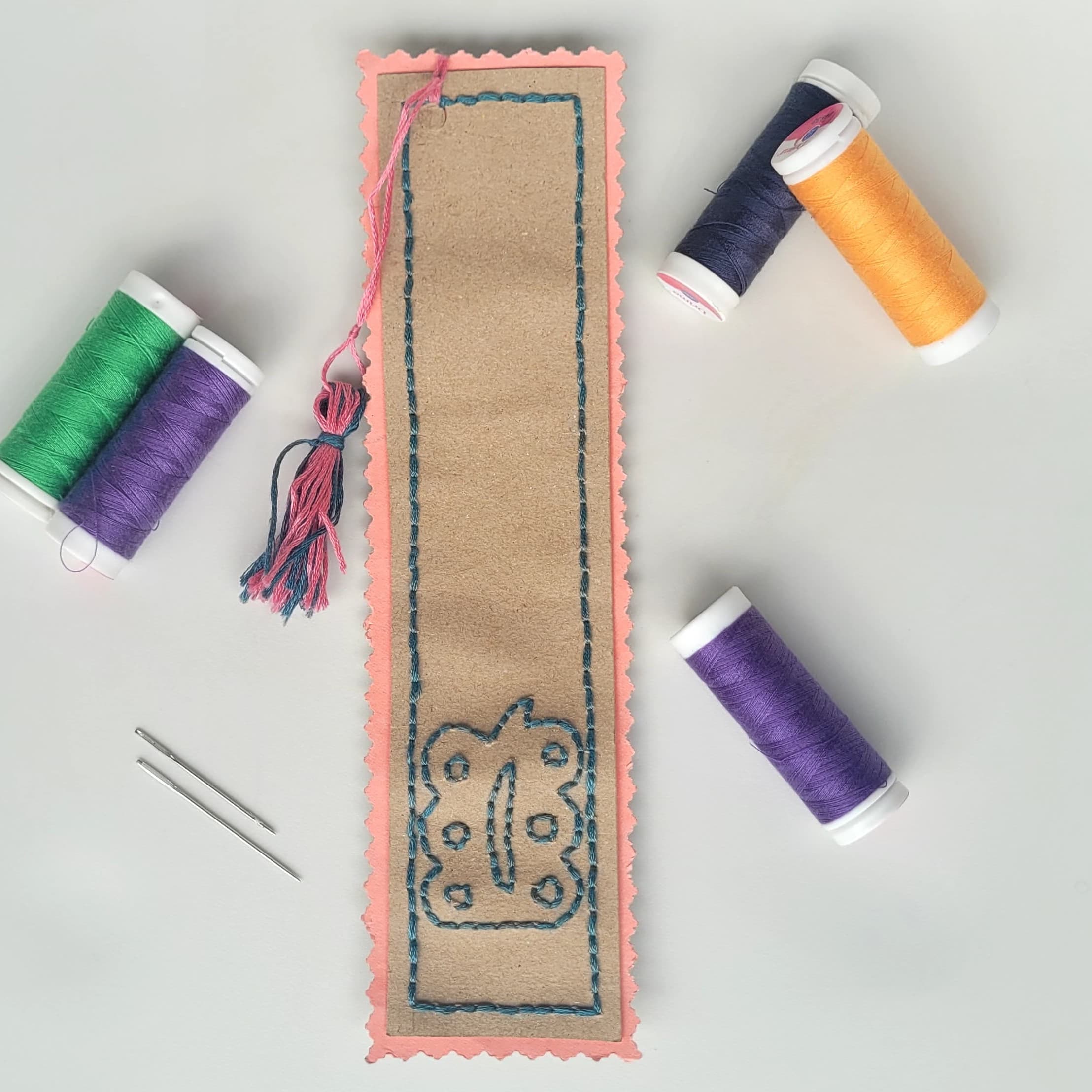 Banner do evento Oficina Temática: “Marca-Páginas Bordado”