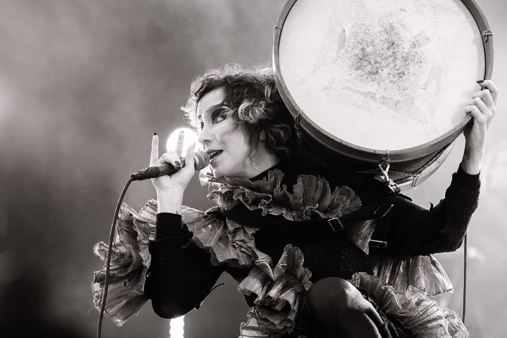 Banner do evento Sarau no Museu com Roberta Martinelli, Luna Vitrolira, BUHR e Maria Beraldo