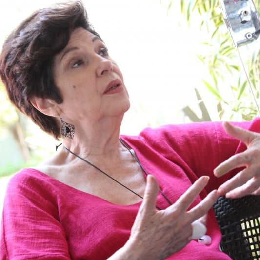 Banner do evento Vozes em Cena | Esther Góes