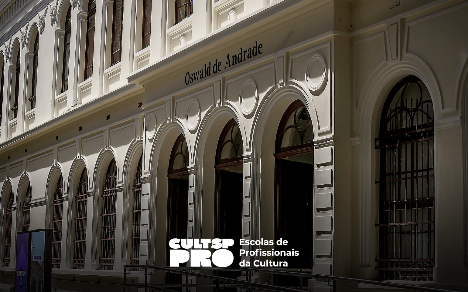 Banner do evento Programação Oswald "Clube de poesia: Um Útero é do Tamanho de um Punho - Angélica Freitas"