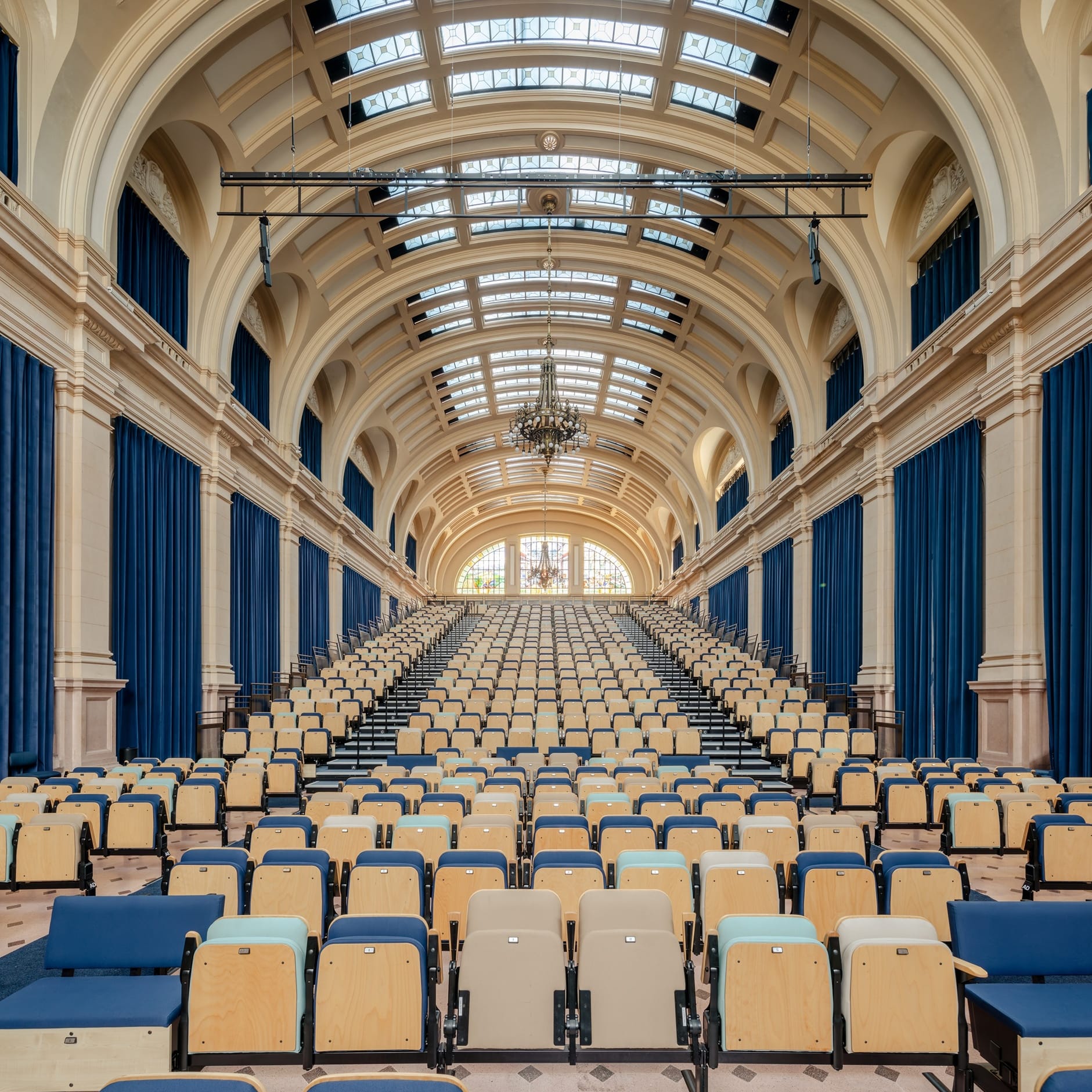 Banner do evento Duas chances gratuitas para conhecer e se encantar com o mundo da dança