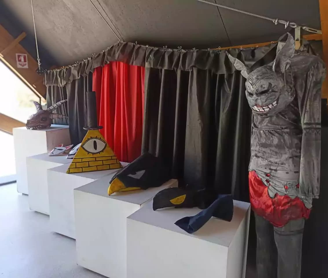 Banner do evento “ENTRE ROSTOS E PERSONAGENS: A POÉTICA DAS MÁSCARAS”