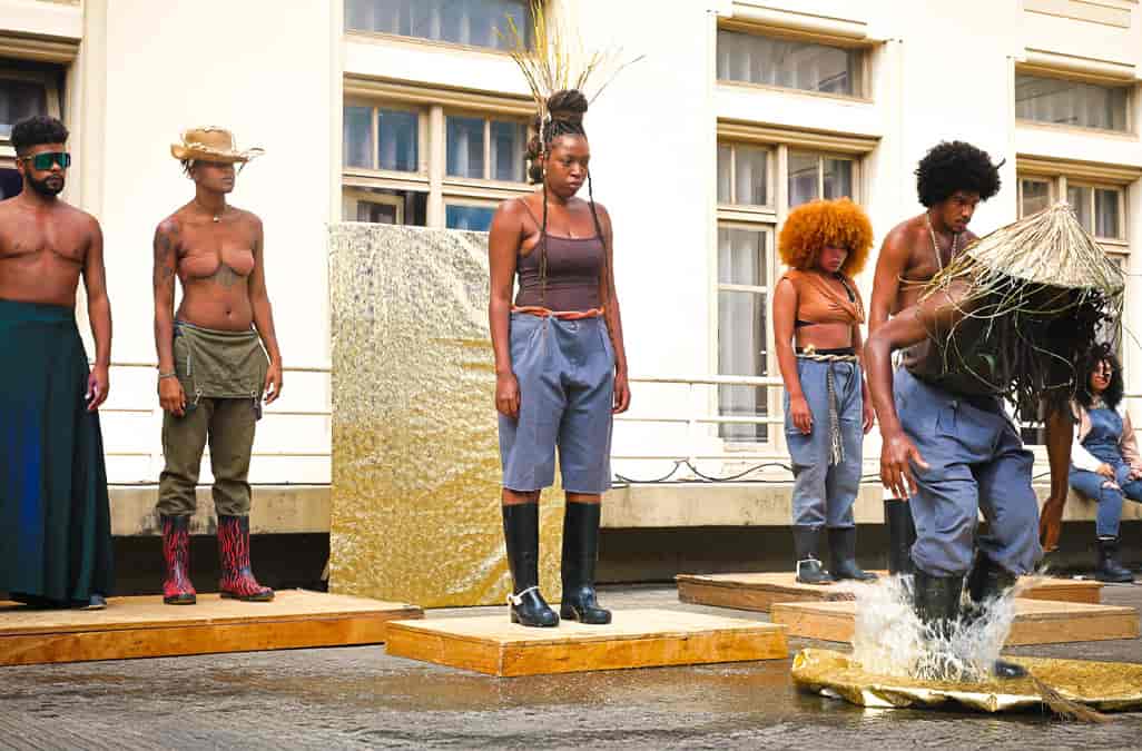 Banner do evento Workshop de dança gratuito “Práticas de Gumboot”