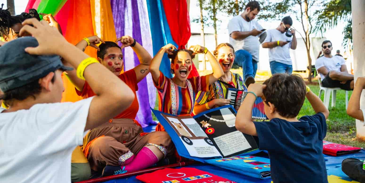 Imagem do evento CONTAÇÃO DE HISTÓRIA: BRINCANDO DE CONTAR NO CIRCO DA LUA – COM TRUPE ARLEQUINOS E COLOMBINAS